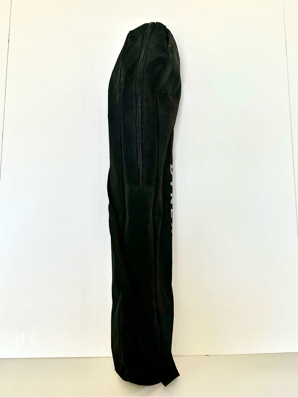 Dynex DX-NW080 Tripod w/case